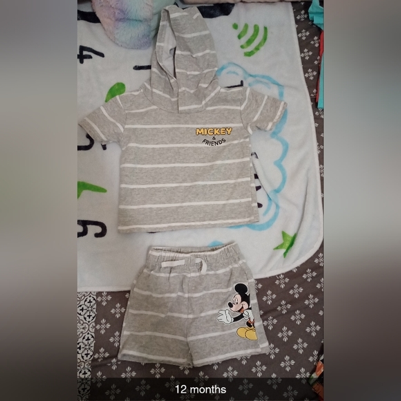 Two piece Mickey and friends Outfit - Picture 2 of 2
